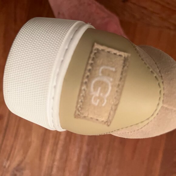 UGG sneakers 8.5 womens - Picture 7 of 9